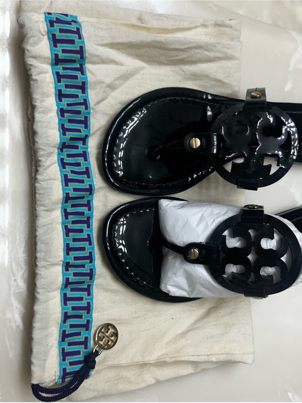 Tory Burch Black Patent Logo Thong Sandals - Women - Picture 10 of 12